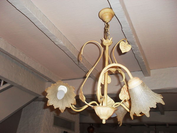 lustre 3 branches couleur jaunatre en fer 30 Brassac (81)