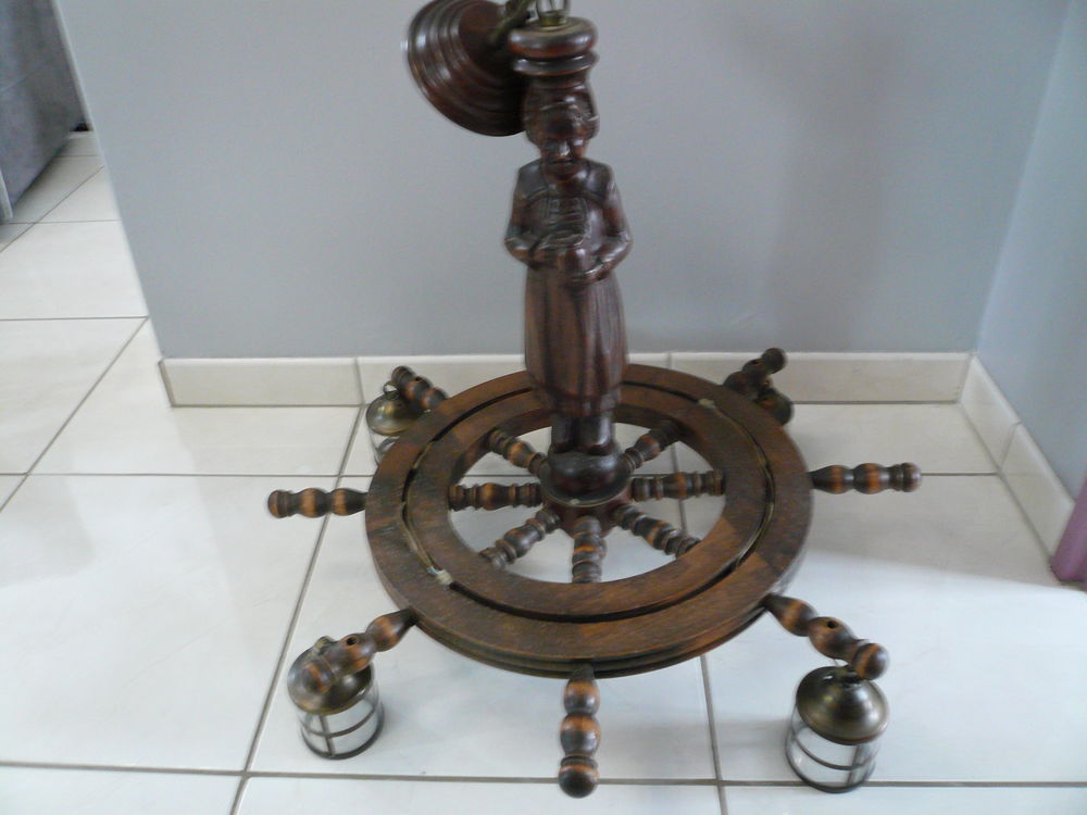 Lustre breton 4 lanternes  Personnage Femme  N� 1 200 Franqueville-Saint-Pierre (76)