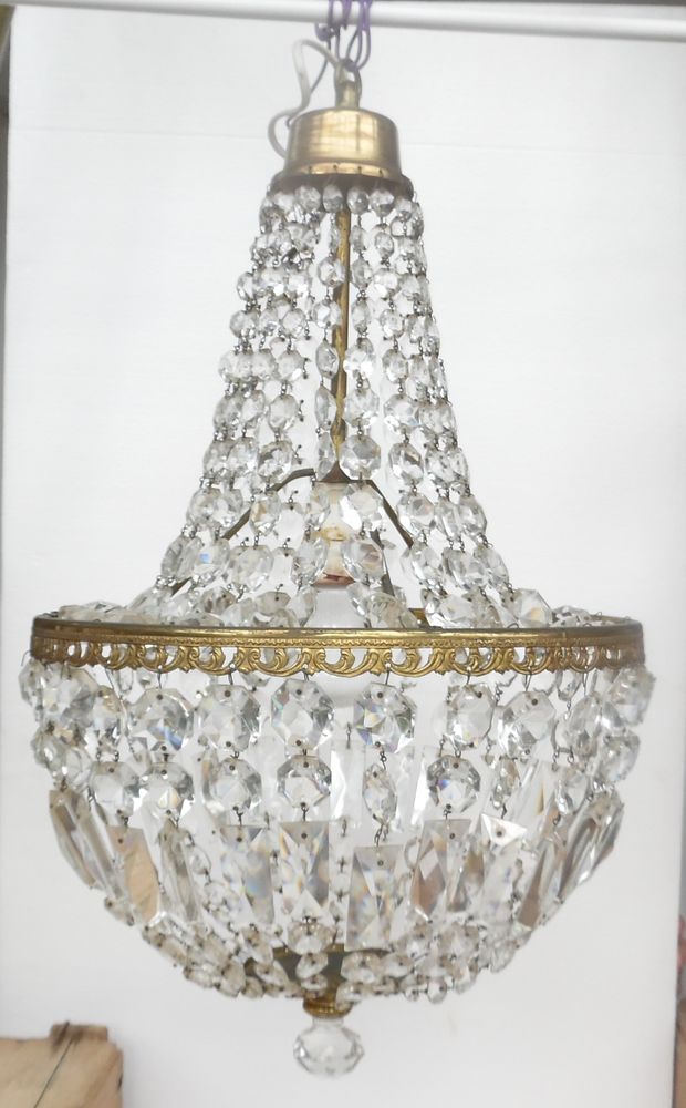 Lustre-corbeille en verre de Murano en très bon état
H: 57cm 280 Castries (34)