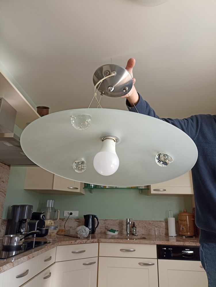 Lustre de cuisine en verre d�poli
20 Savigny-sur-Orge (91)