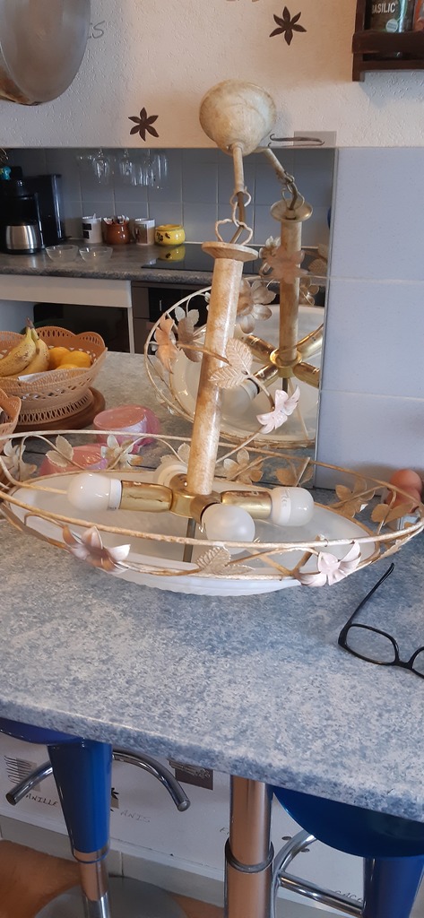 Lustre �l�gant avec D�corations tout en fer forger 15 Joinville-le-Pont (94)