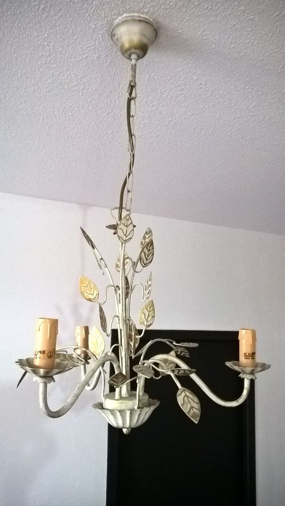 Lustre feuillage � 3 branches. 10 Chom�rac (07)