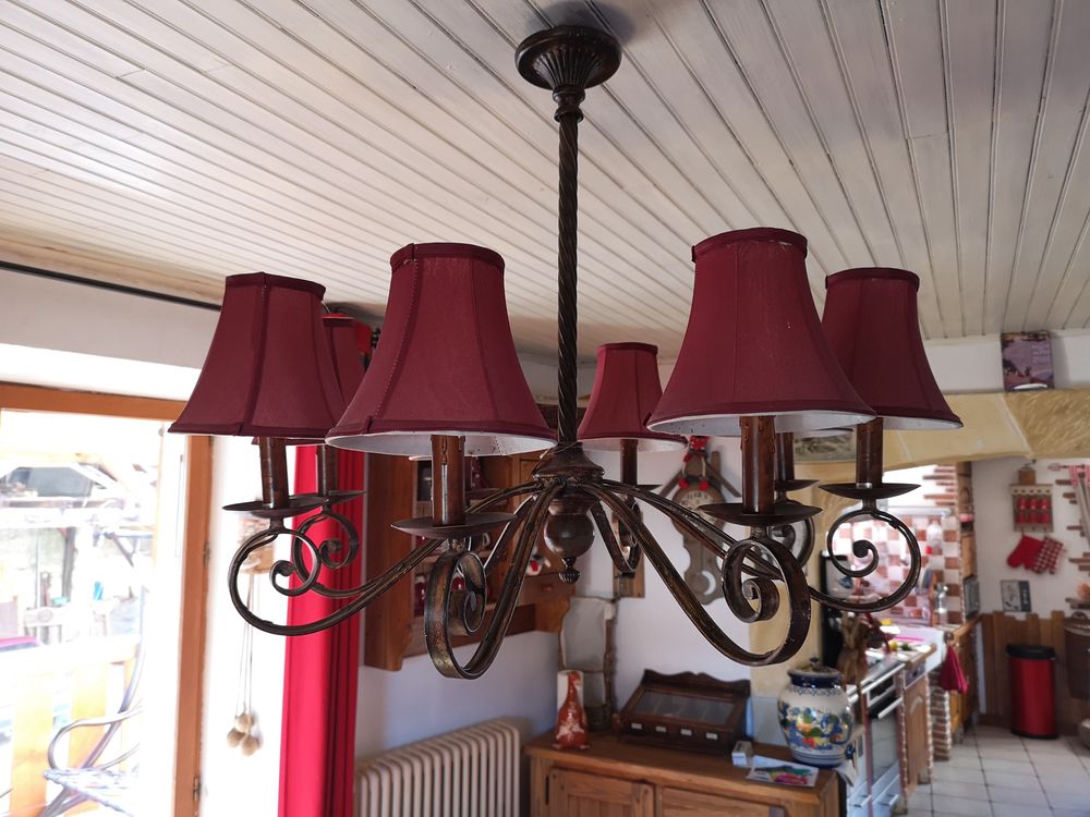 lustre en fer forg� 8 lampes 60 Seyssel (74)
