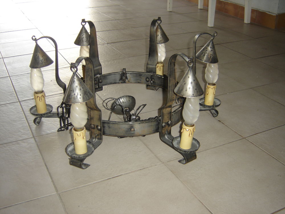 LUSTRE EN FER FORGE 30 Fontaines-sur-Sa�ne (69)