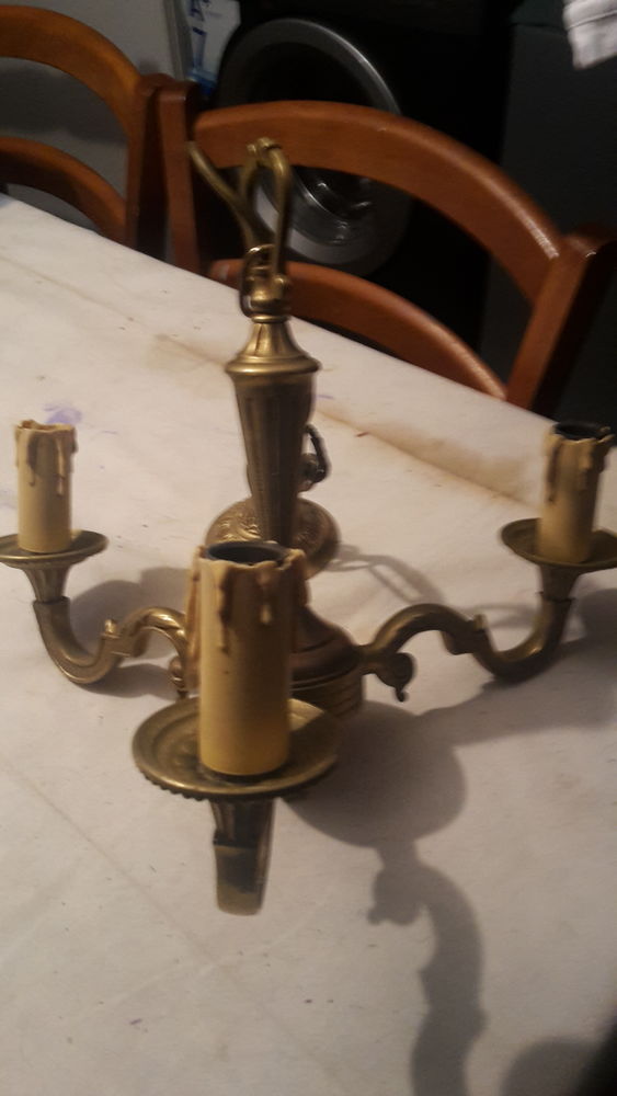 Lustre en laiton avec 2 appliques assorties 110 Gamaches (80)