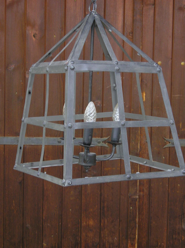 Lustre en m�tal noir
40 Sept�mes-les-Vallons (13)