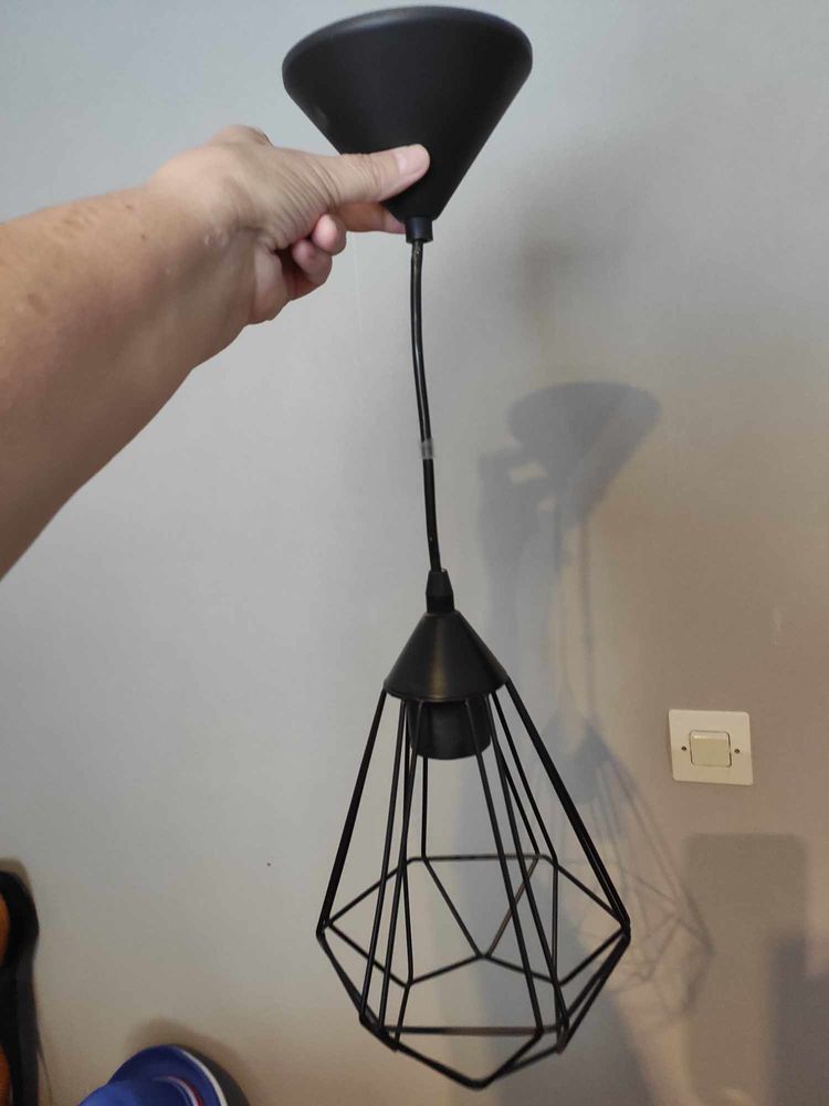 Lustre m�tallique noir 10 Bagnols-sur-C�ze (30)