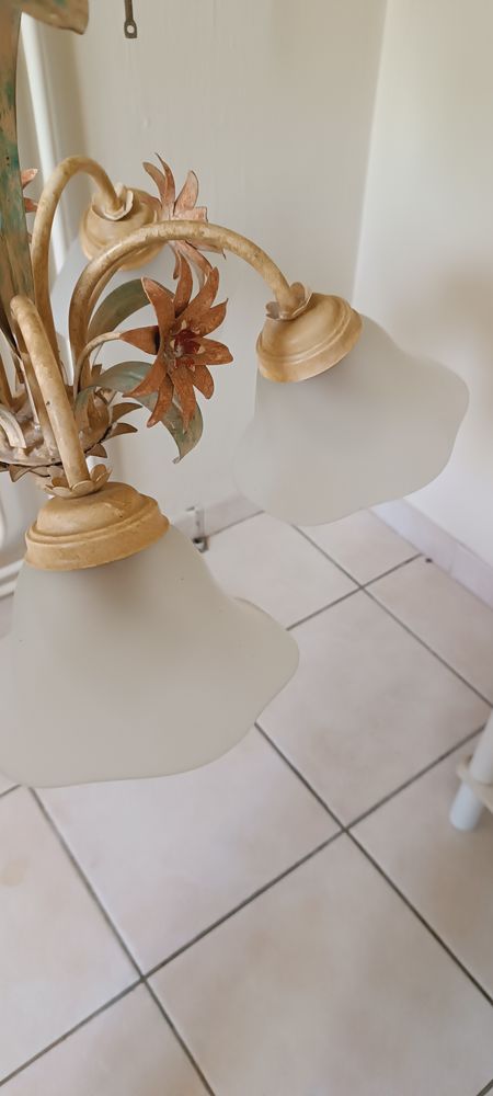 Lustre motifs floraux et cloches p�te de verre 15 Le Thor (84)