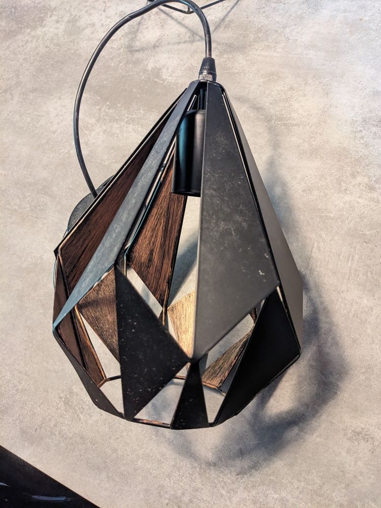 Lustre en fer � nettoyer. En parfait �tat voir photos. LAMPE 5 Marseille 13 (13)