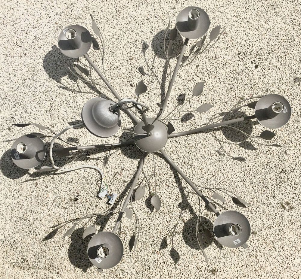 lustre en fer peint, d�cor feuilles 10 Maubourguet (65)