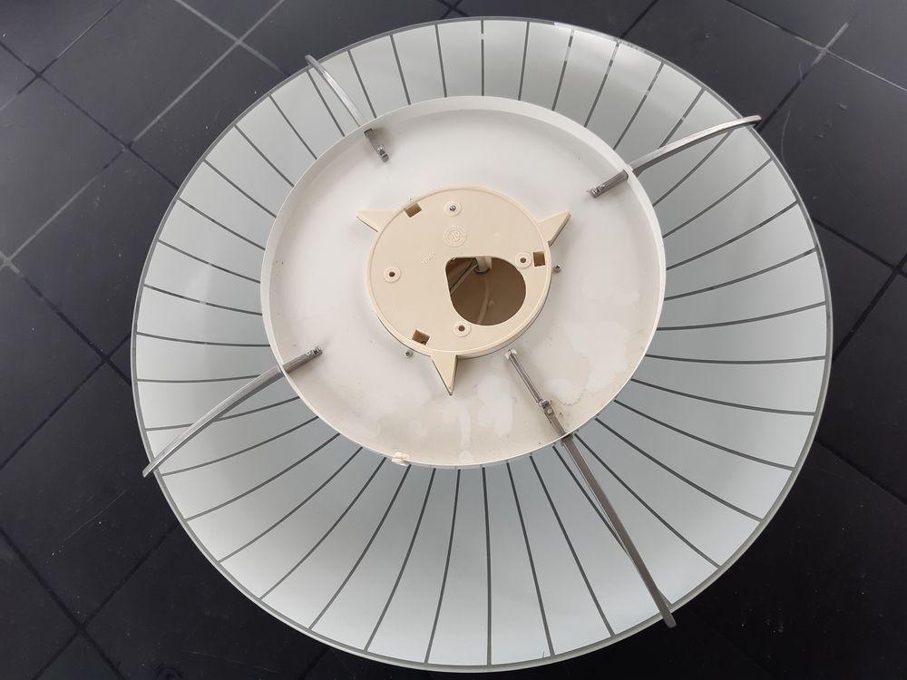 Lustre Rond avec Stries Transparentes. 20 Le Vernois (39)