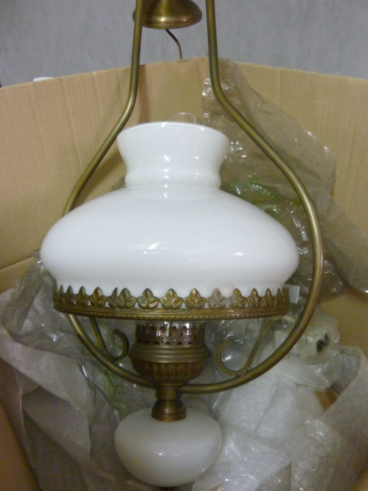Lustre suspension p�trole opaline blanche 40 Vourles (69)