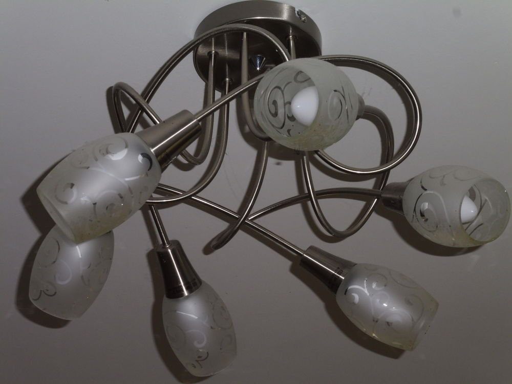 Lustre en tubes cintr�s brillant tr�s bon �tat 25 Lu�on (85)