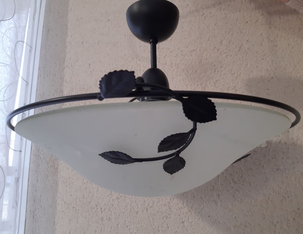 LUSTRE verre et fer forg� 15 Les Herbiers (85)