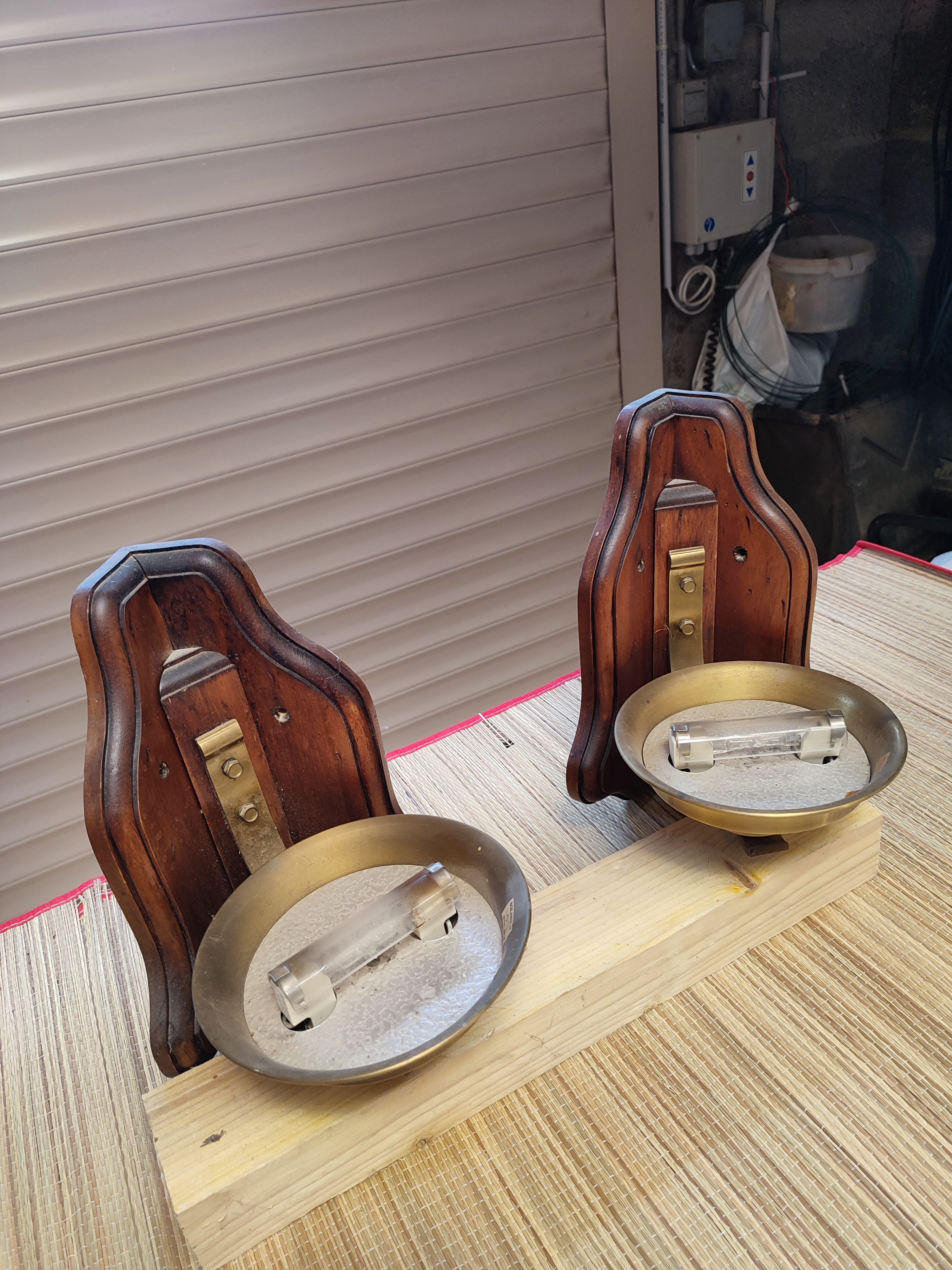 LUSTRES ET APPLIQUES PLUS TABLE DE TELEVISION 50 Genay (69)