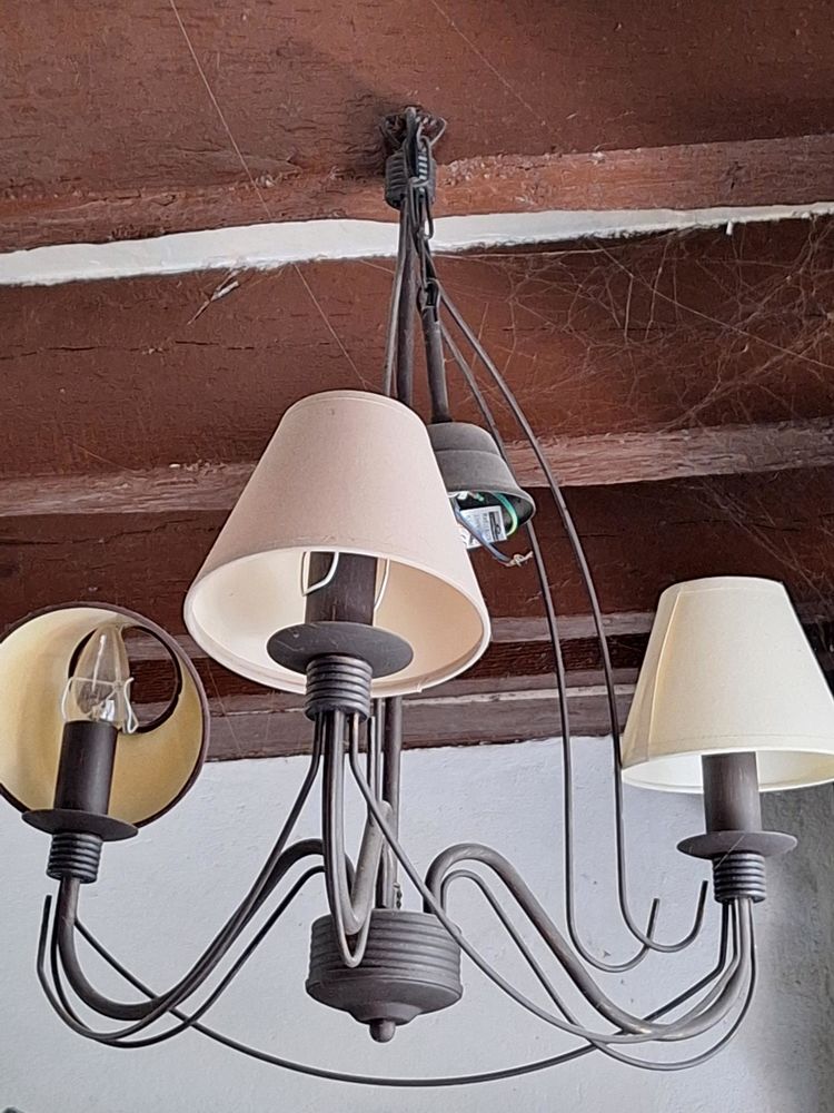 LUSTRES 3 et 8 BRANCHES en fer forg� 45 Foug�res-sur-Bi�vre (41)