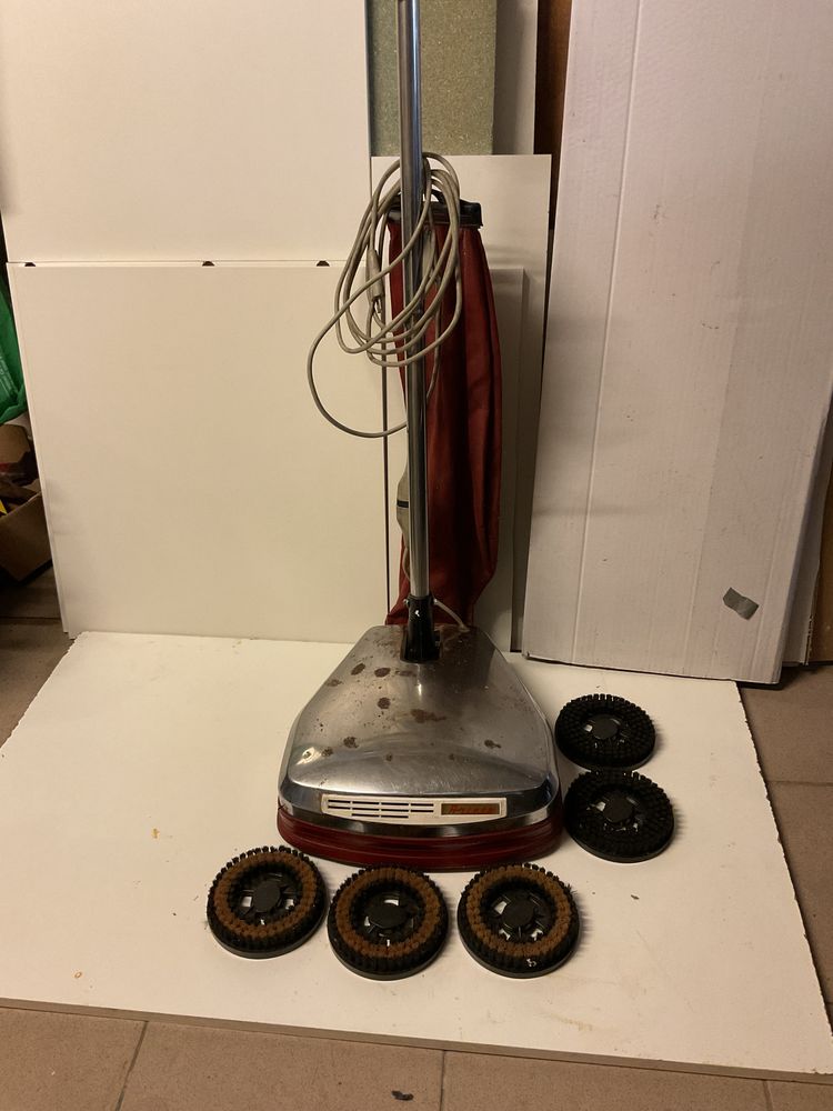 LUSTREUSE ARIETE
0 Montigny-l�s-Cormeilles (95)