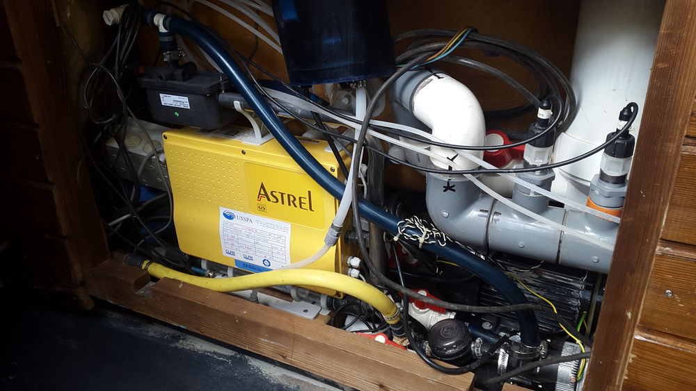 SPA LYRA 3 places dont 2 places 4000 � 4000 Dourdan (91)