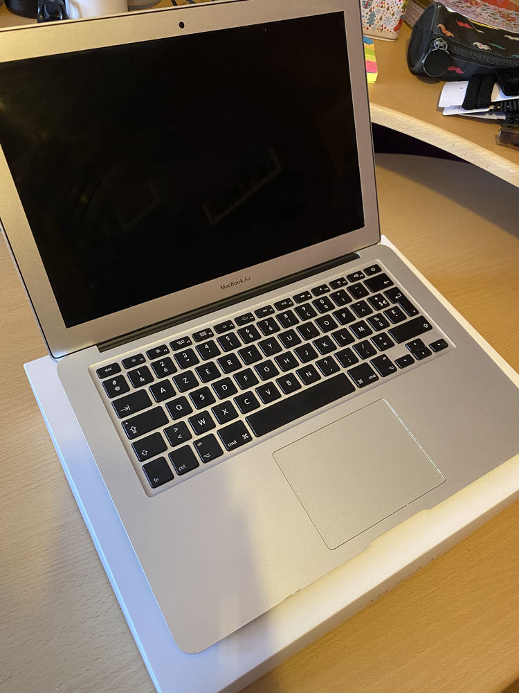 MacBook Air 13  + Accessoires 300 Istres (13)