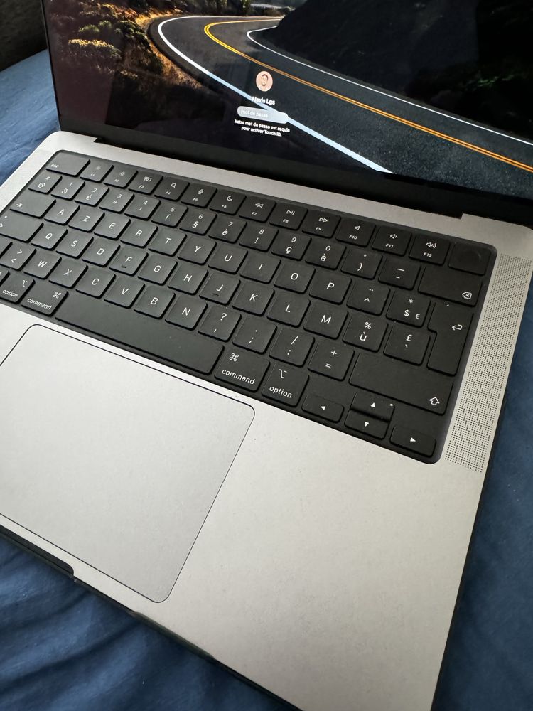 MacBook Pro 14 pouces M1 Pro 1399 Paris 1 (75)