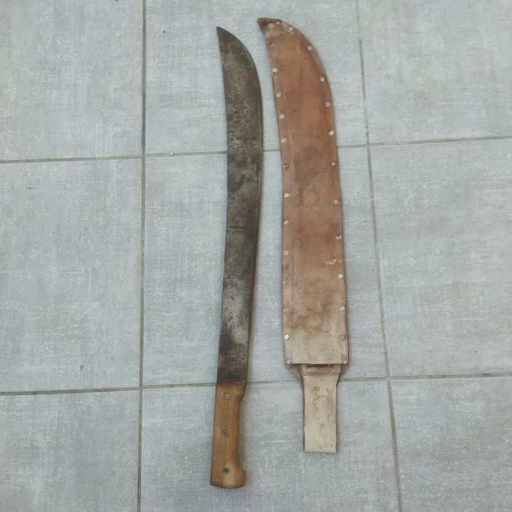 Machette et son �tui cuir 50 Montpellier (34)