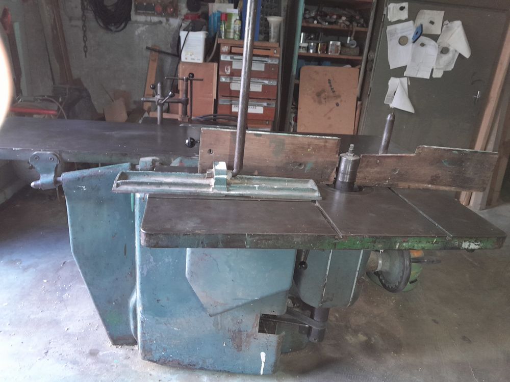 machine a bois  l 0 Saint-Christol-l�s-Al�s (30)