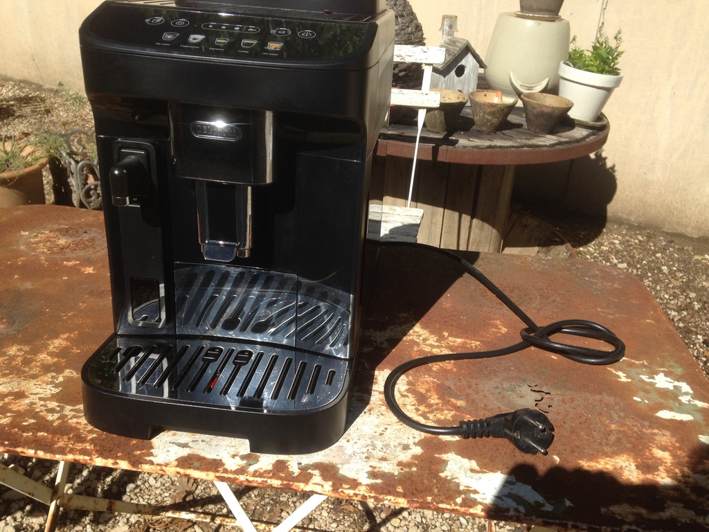 Machine � caf� automatique - Noire 250 Rochefort-du-Gard (30)