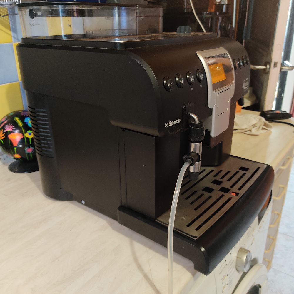 Machine a caf� avec buse vapeur cappucino 15 bar TBE  SAECO  380 Nice (06)