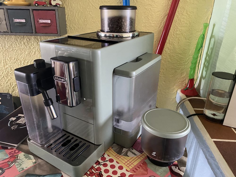 Machine � caf� DeLonghi Rivelia 450 Flayosc (83)