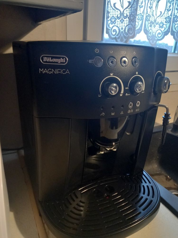 Machine a caf� grain Delonghi magnifica 170 Montigny (45)