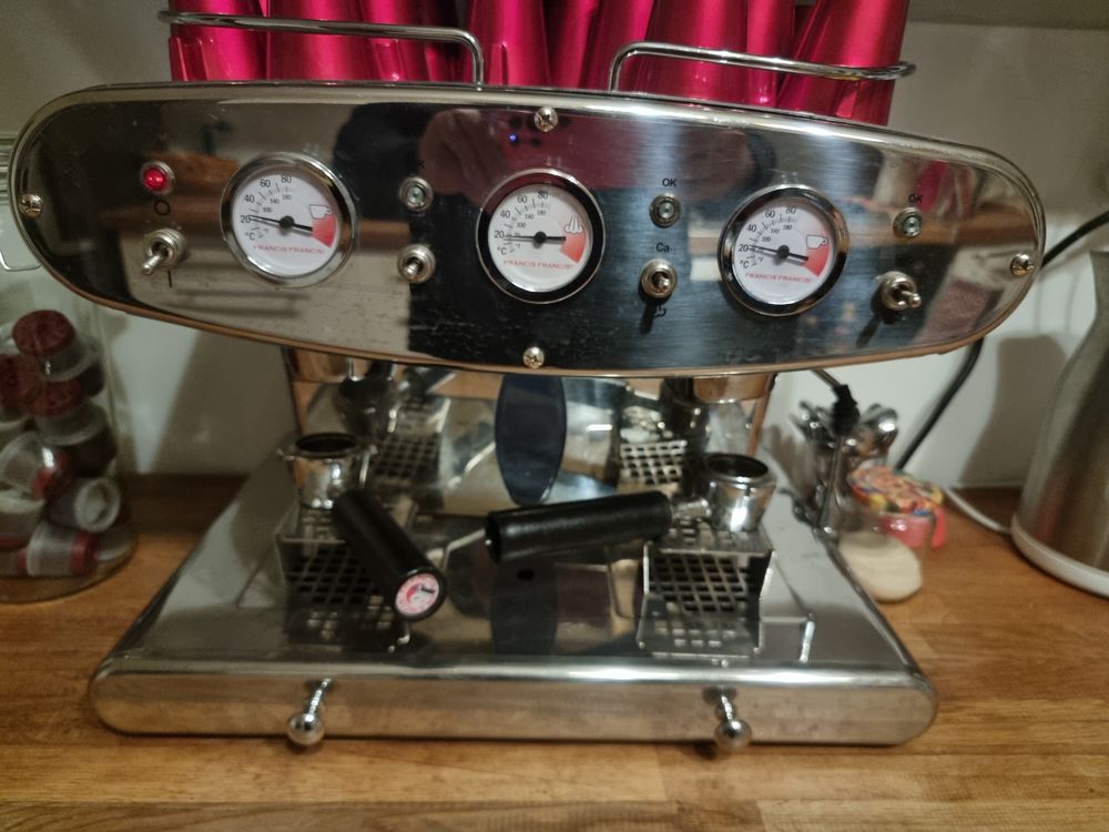 Machine � caf� illy 850 Aix-en-Provence (13)
