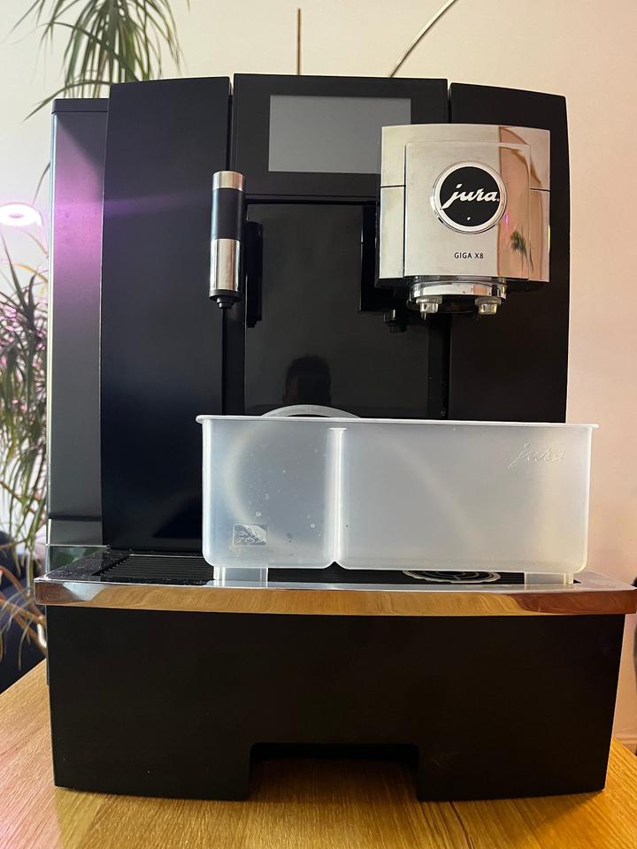 Machine � caf� Jura Giga X8 1500 Saint-Barth�lemy-Grozon (07)