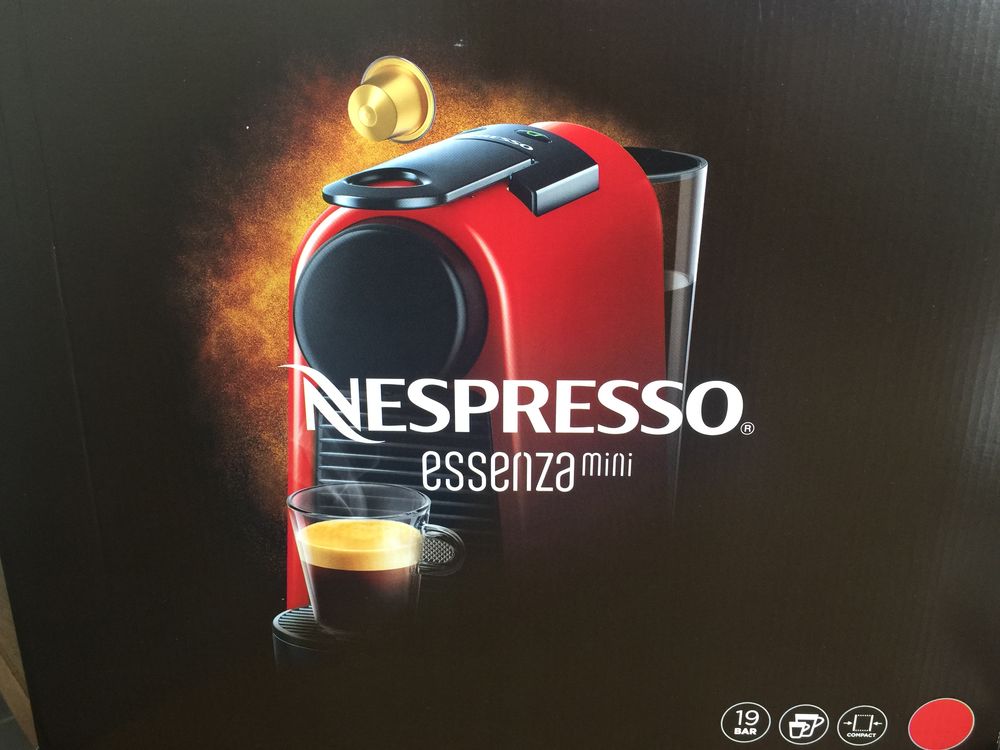 Machine à café Nespresso Essenza mini, rouge, NEUVE, 
69 Saint-Rémy-en-Rollat (03)