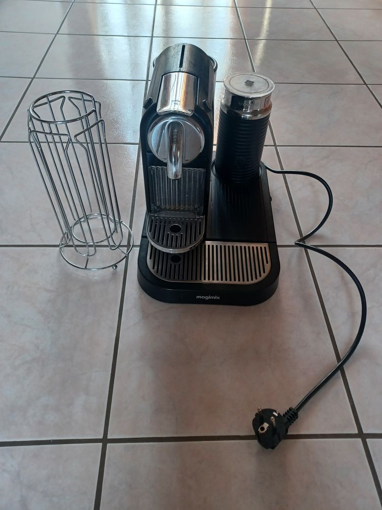 Machine � caf� Nespresso 60 Saint-Pierre-en-Val (76)