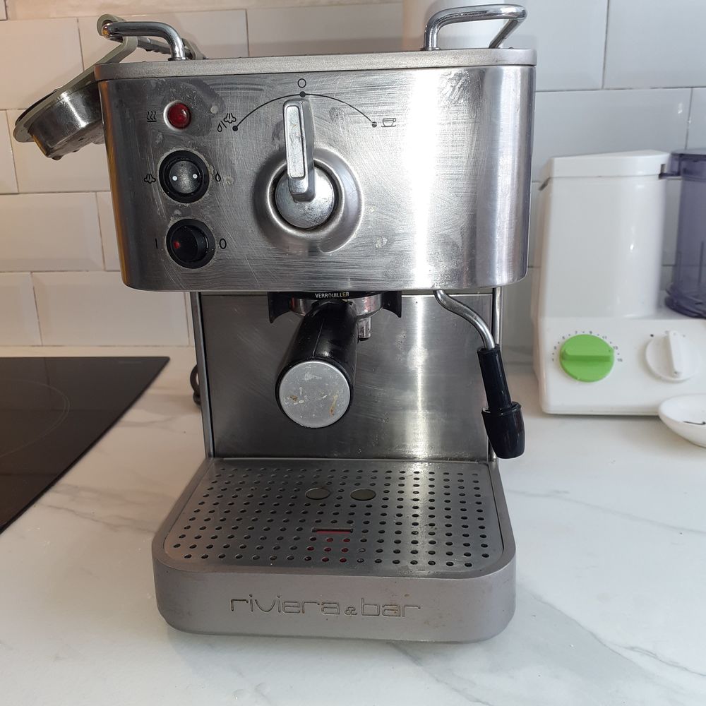 Machine � caf� Riviera et Bar 50 Marseille 11 (13)