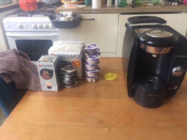 MACHINE A CAFE TASSIMO BOSCH ET LOT DE CAFE
30 Vincennes (94)