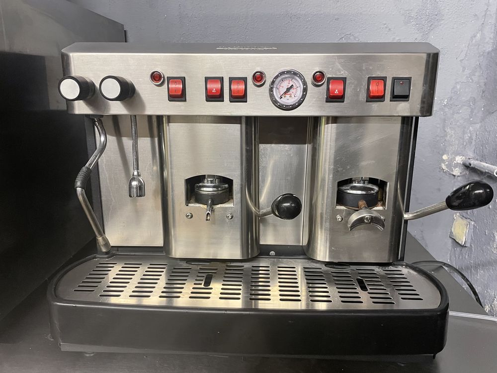 Machine à café 800 Menton (06)