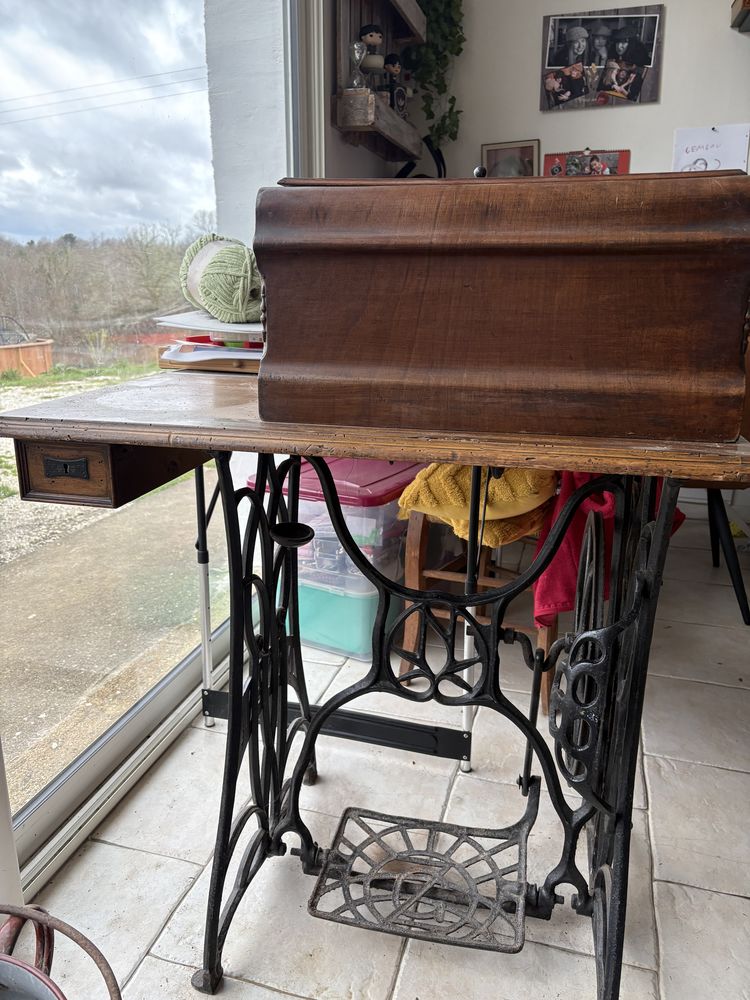 Machine �   coudre ancienne 45 Charras (16)