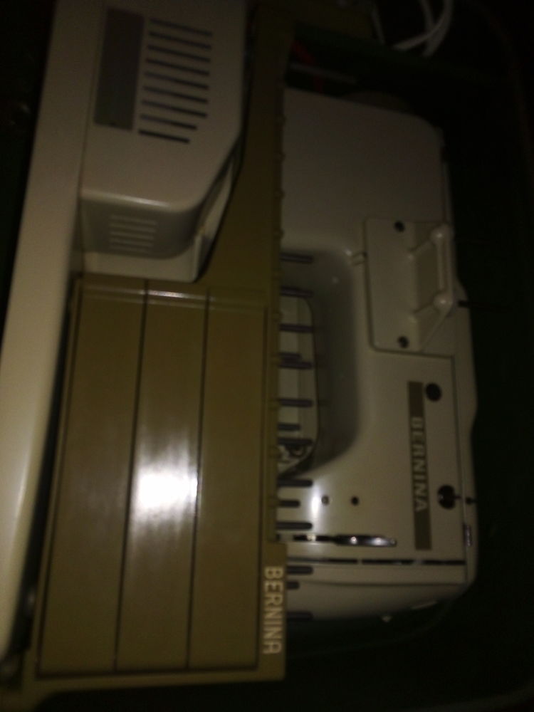 Machine a coudre berlina 730 550 Marcigny (71)