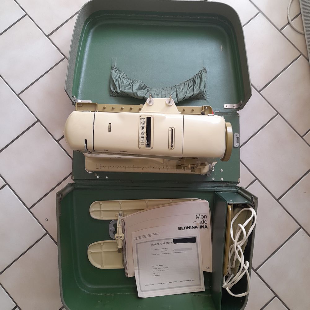 MACHINE A COUDRE BERLINA RECORD 550 Marcigny (71)