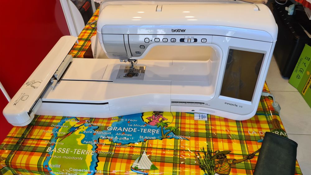 MACHINE A COUDRE ET A BRODER BROTHER INNOV-IS V5 3500 Saint-Fran�ois (97)