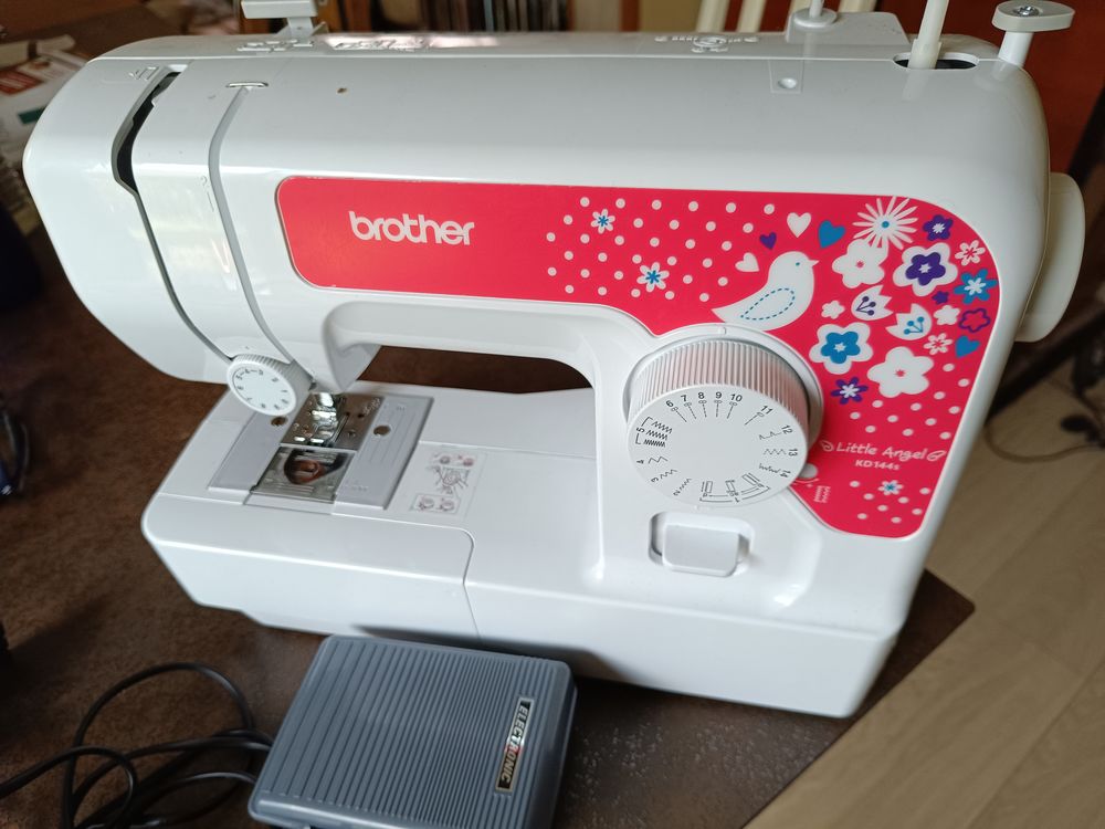 Machine � coudre BROTHER Little �ngel 144S 30 Cluses (74)