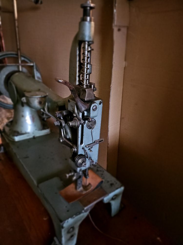 Achetez machine pro a coudre occasion, annonce vente à SaintSauvesd