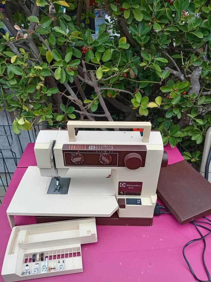 machine � coudre ELECTROLUX 90 Agde (34)