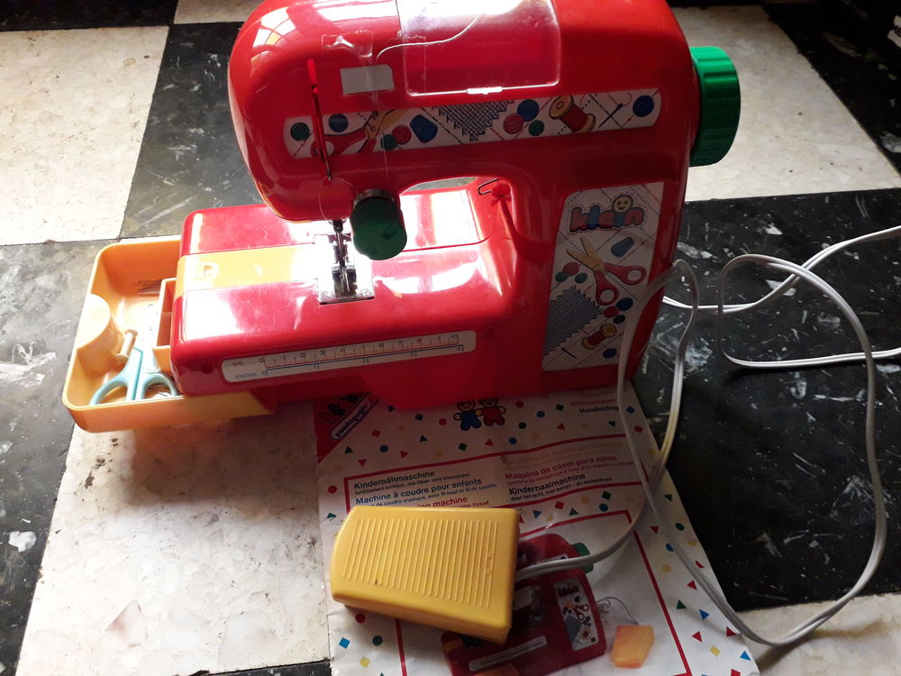 machine � coudre enfant . 13 Wicres (59)