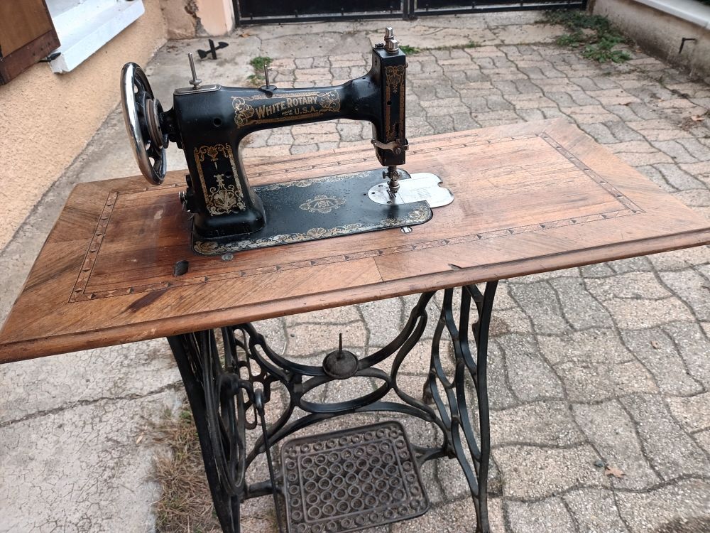 Machine � coudre d'�poque 60 Savigny (69)