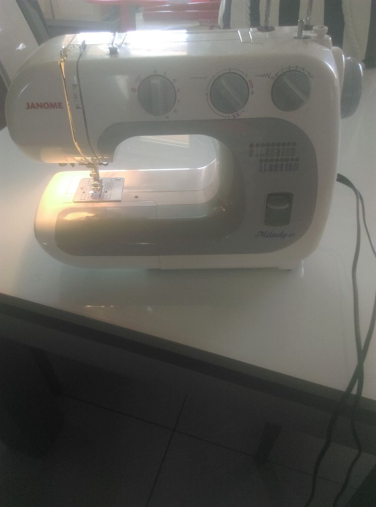 Machine a coudre janome 100 Hy�res (83)