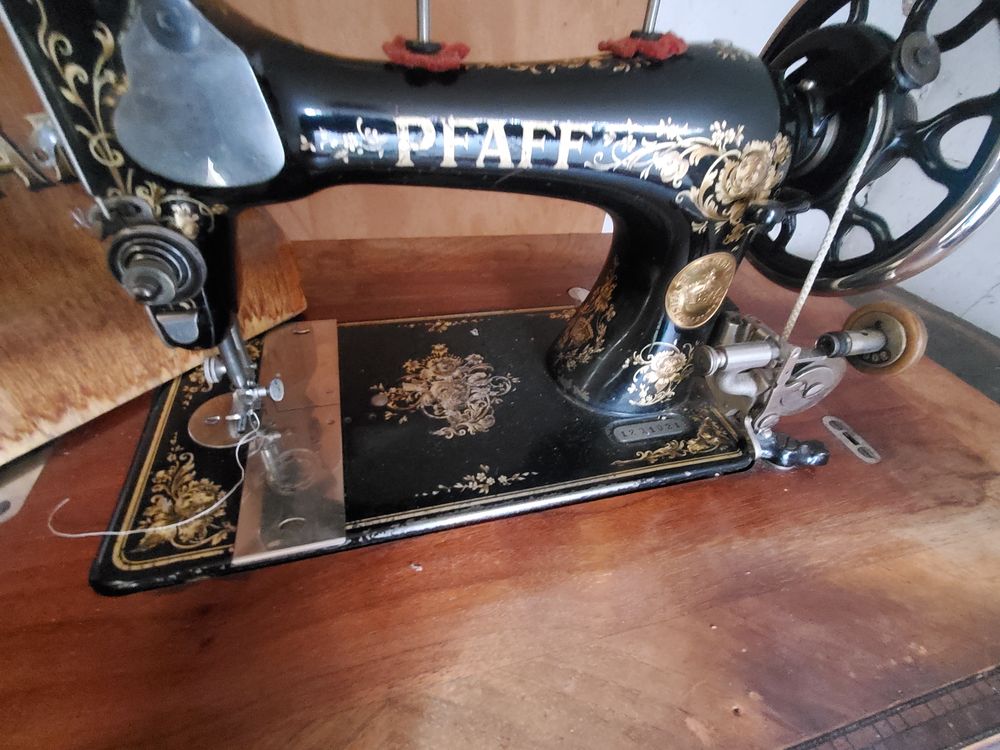 Machine � coudre de la marque pfaff 150 Auxerre (89)