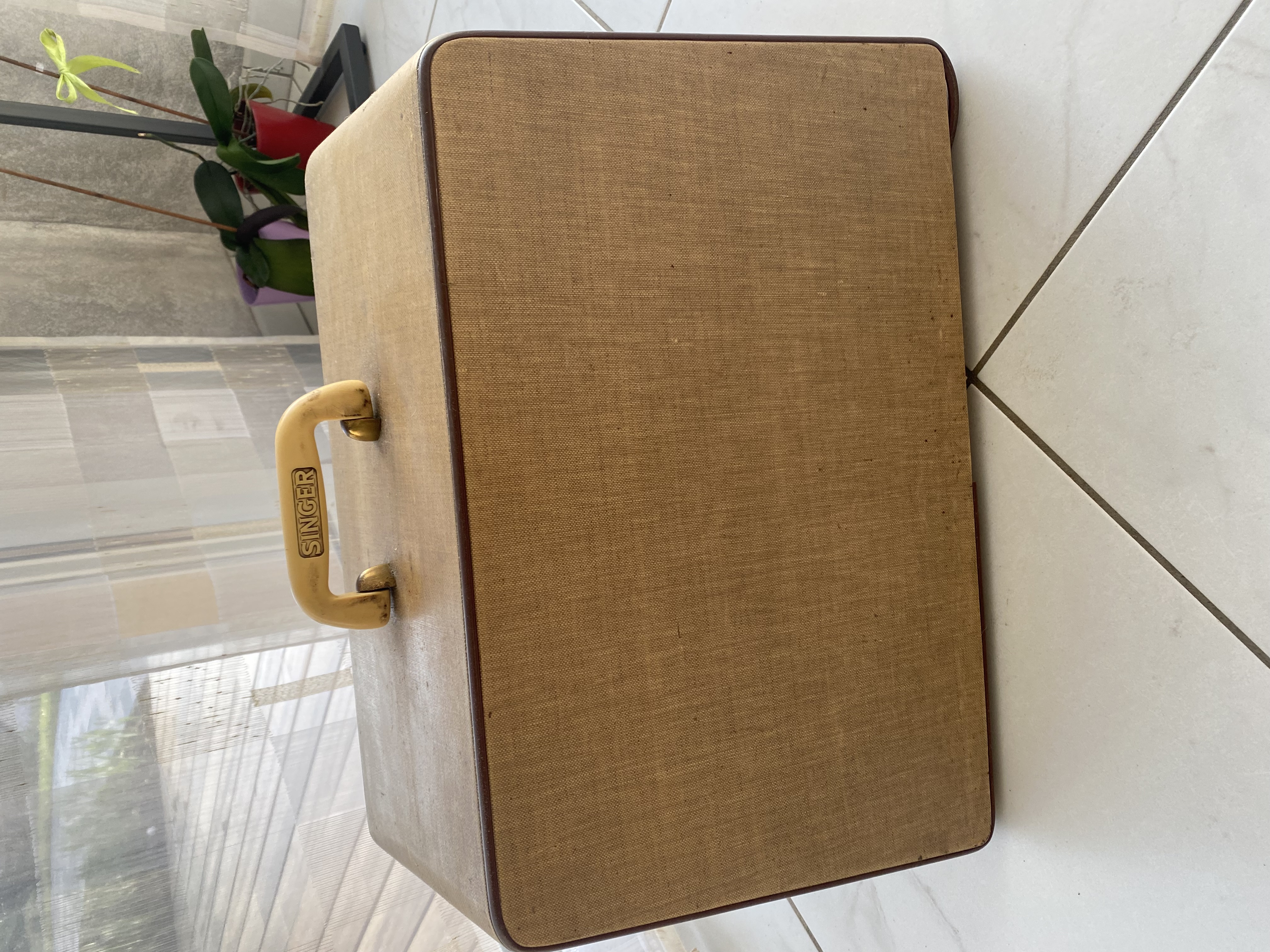 Machine � coudre de marque SINGER des ann�es 1960 200 Ch�tillon-le-Duc (25)