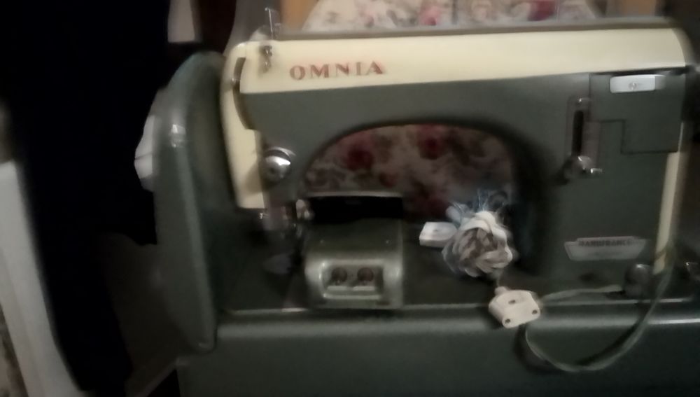Machine a coudre marque omnia 45 Montpellier (34)